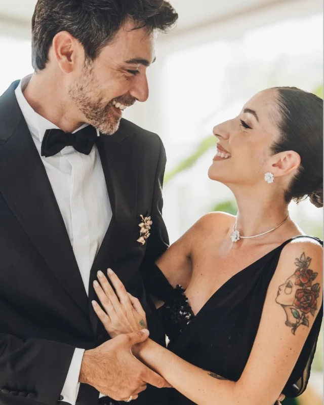 Love and glamour on the Venice red carpet: @elisademarco and @edoardoconiglio, a couple in life and style, shining together in matching Leo Pizzo jewelry.#leopizzo #italianfabrica #highjewelryhouse Collezione Flora 17480BG-29658B-17104CQF