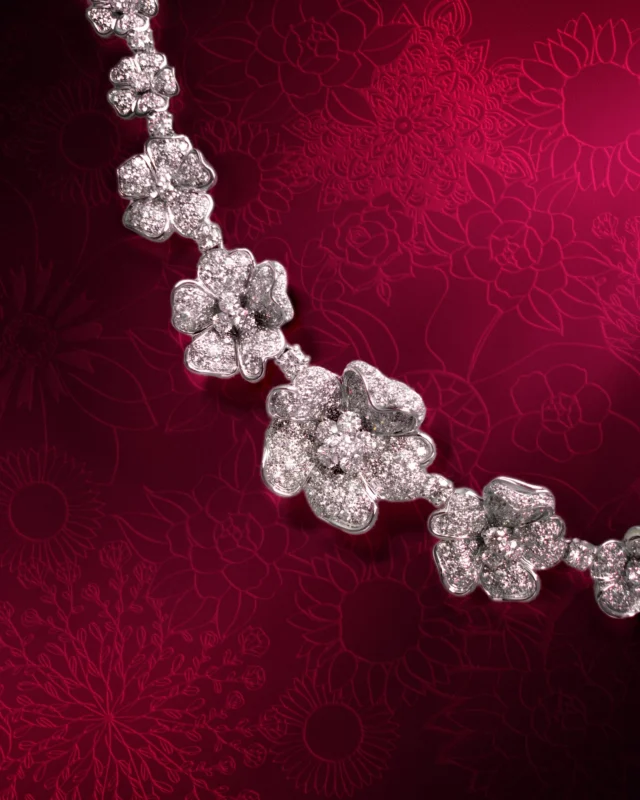 The Leo Pizzo Flora Collection earrings and necklace bloom in diamonds, where every petal shines with Italian artistry.#leopizzo #italianfabrica #highjewelryhouseCollezione Flora 17392B-17480BG