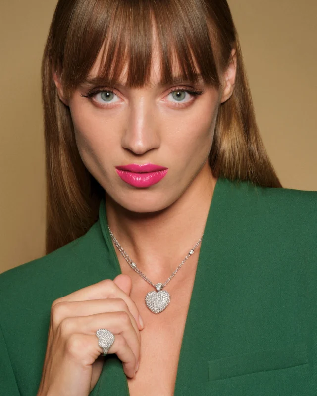 Created to shine. Perfectly balanced. Loved by those who choose excellence.

#leopizzo #italianfabrica #highjewelryhouse
Collezione Amore 17649BD-27759B
