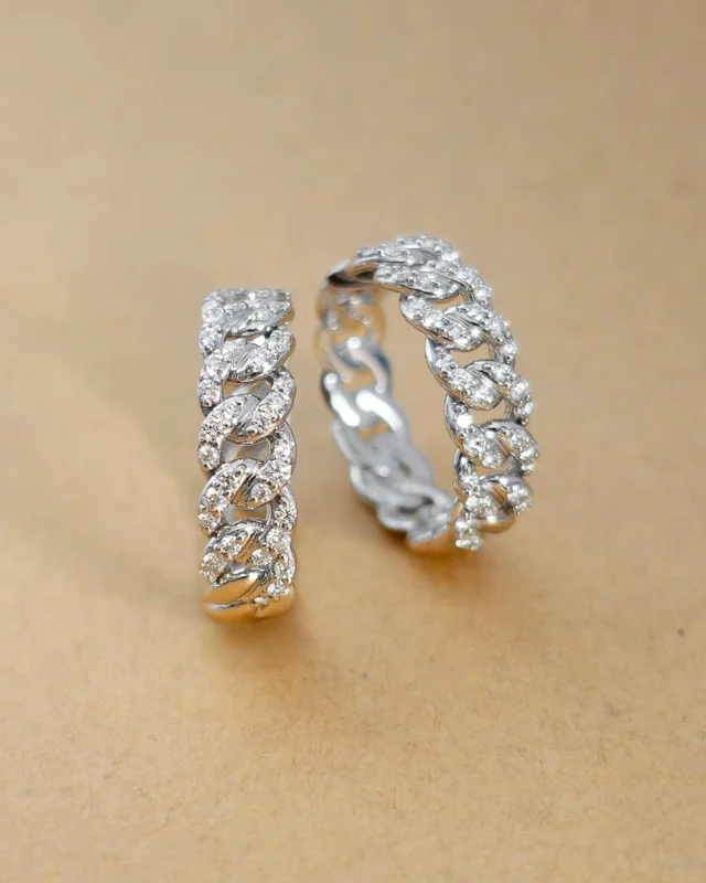 A sparkle with attitude. Elegance with an edge.#leopizzo #italianfabrica #highjewelryhouseCollezione Groumette 27582B