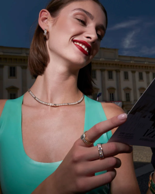 Radiant diamonds, timeless geometry, and an unmistakable Italian soul.The Polo Collection redefines modern sophistication.#leopizzo #italianfabrica #highjewelryhouseCollezione Polo 29033D-29414D-29046-29045D