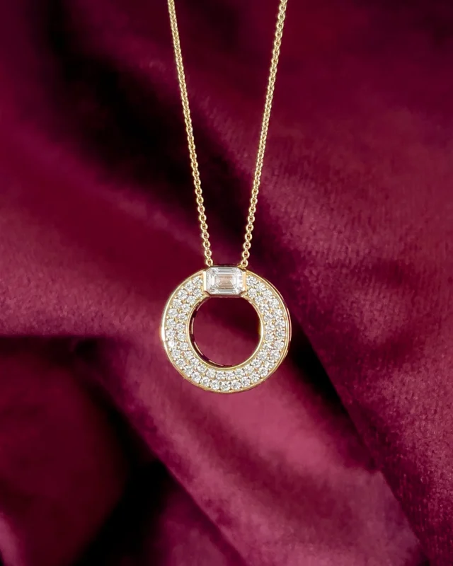 Pure lines, refined brilliance, unmistakable character.#leopizzo #italianfabrica #highjewelryhouseCollezione Polo 29043C2