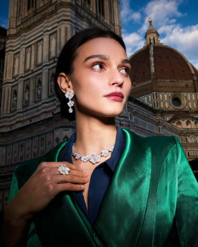 A garden sculpted in diamonds. 
In the iconic Flora set by Leo Pizzo, every petal of light reflects the artistry, elegance, and heritage of Italian high jewelry.

Collezione Flora 29390B-17392B-17350B