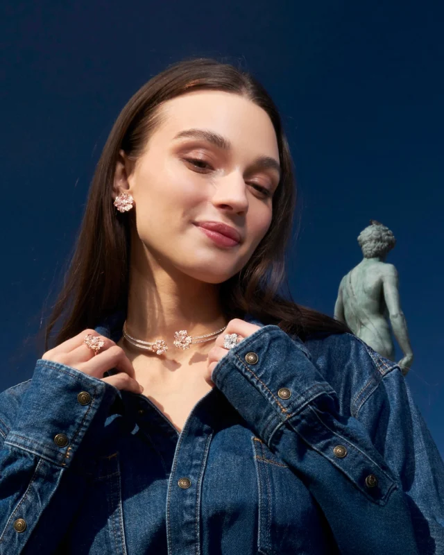 Nature’s beauty, reimagined in light and gold.
With Flora, every detail becomes a symbol of grace and femininity.

Collezione Flora 17840DG-28999D-21790DMG-19994BM