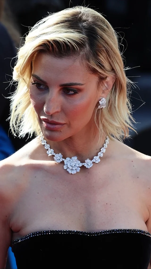 @svevaalviti captivates the spotlight at the Cannes Film Festival wearing the exquisite Flora set.
Elegant and radiant on the red carpet, the actress — who previously served as godmother of an international film festival — is in Cannes to present her new film, Other Side of Fame.

Video by @rocco_giurato 

Collezione Flora 17401B-30005B-17350B