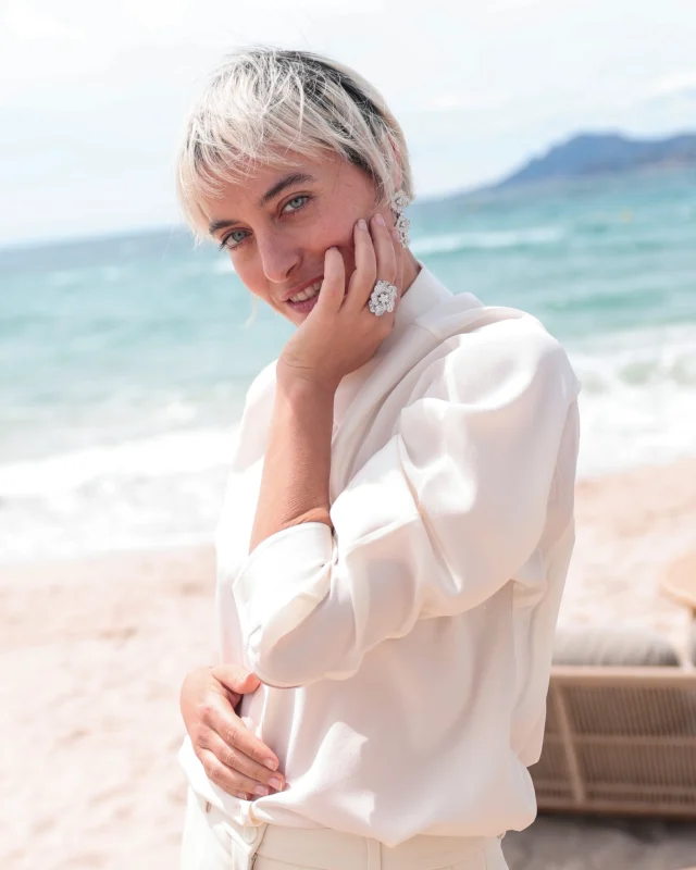 Stunning @lindamesserklinger wearing diamond Flora set on the shores of Cannes for a mission that goes far beyond the red carpet. 
The actress, known for her role as Isa Rocca in Paolo Sorrentino's La Grazia, gathered with 20 extraordinary women at #GirlsSupportGirls, a conversation about female solidarity, sisterhood, and the quiet power of showing up for one another.
