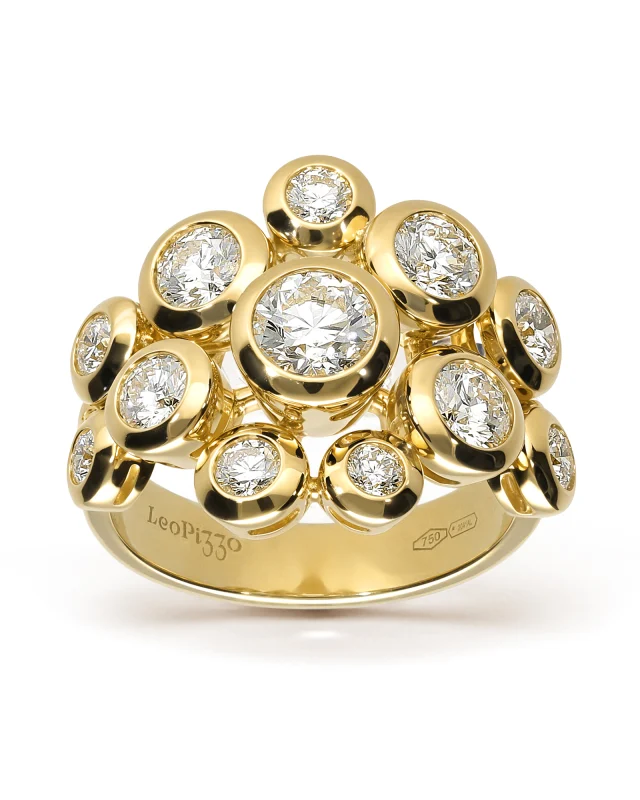 Bubble Collection embodies Leo Pizzo’s vision of high-end modern jewellery, where the purity of design meets exceptional craftsmanship.A constellation of diamonds, set like tiny bubbles, creates a luminous rhythm that feels both contemporary and timeless. Each piece captures the light with natural elegance, expressing a confident and refined femininity.Collezione Bubble 29530C