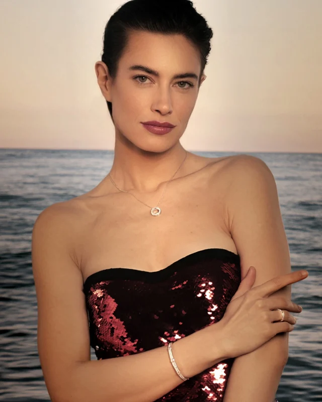 Golden hour on the sea. As the sky dissolves into rose and gold, natural diamonds catch the last light of day, and keep it forever.

Collezione Polo 29043C2-29404C-29045C