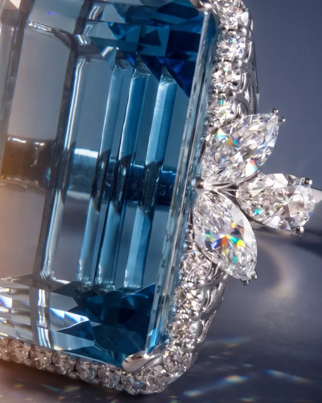 Leo Pizzo High Jewellery: 46 carats of pure intensity.
An extraordinary 46-carat natural aquamarine, emerald-cut to reveal its crystalline beauty and luminous blue hue, framed by a precious halo of natural diamonds in brilliant, pear and marquise cuts.

Collezione Gala 23911BAT