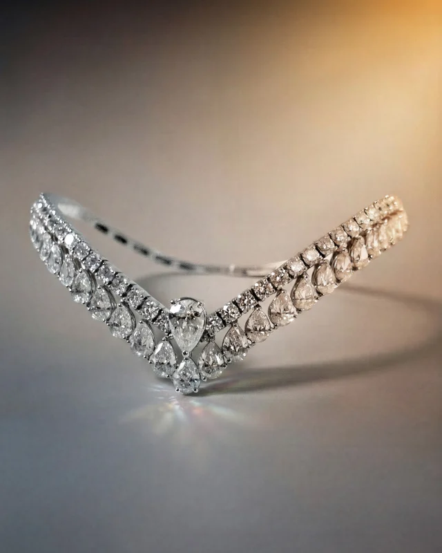 Leo Pizzo jewelry: compositions of light, natural diamonds designed to shine.28353B-27830B-29332B-23065B